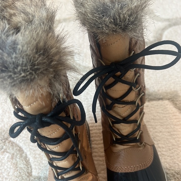 Sorel boots - Picture 3 of 6